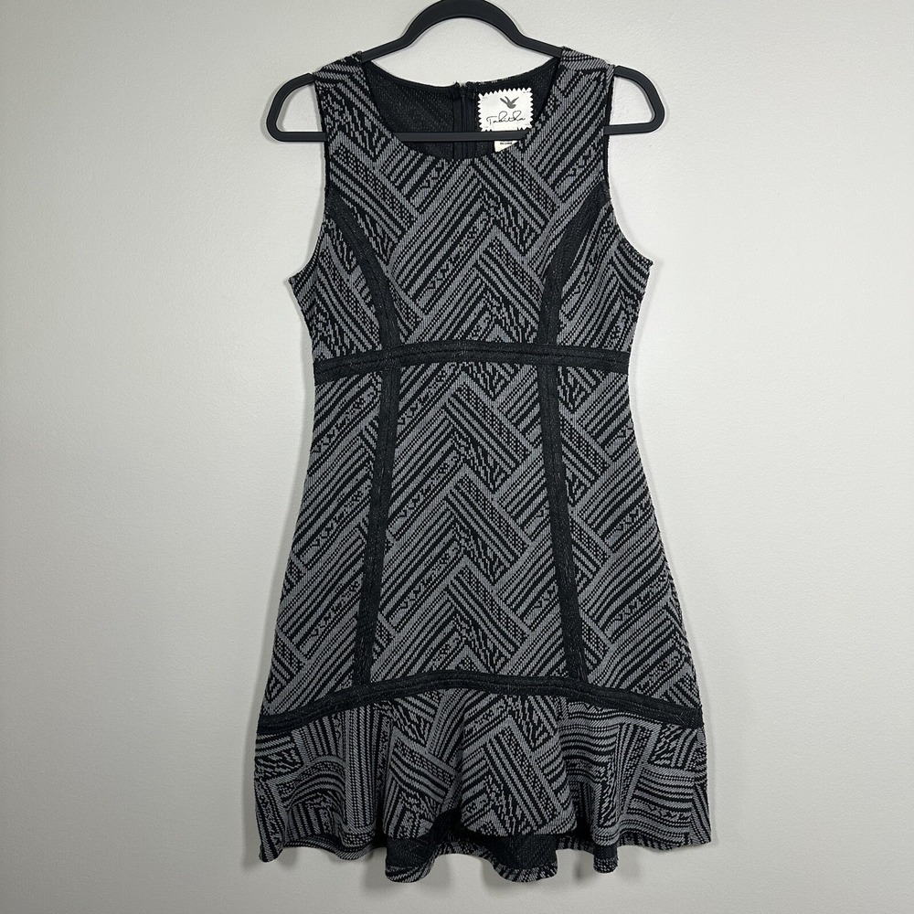 Tabitha Size 8 Dress Black Sleeveless Geometric Chevron Fit Flare Flounce Hem
